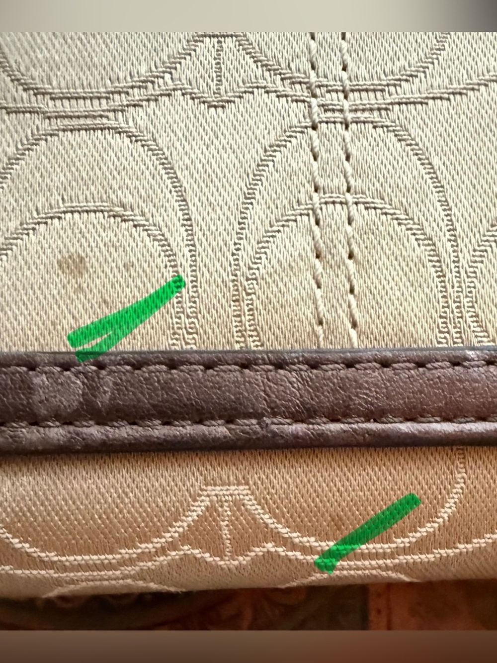 Coach Signature Canvas Turnlock Wallet - Khaki Brown EUC - Picture 3 of 12